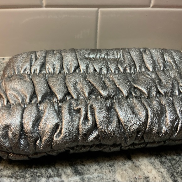 💥SALE💥NWOT Michael Kors Silver, Metallic Ruched Leather Clutch/crossbody. - Picture 2 of 10